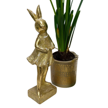 Lade das Bild in den Galerie-Viewer, Hasenmädchen gold, 21 cm
