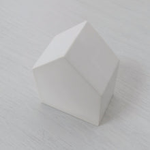 Lade das Bild in den Galerie-Viewer, Häuschen weiß, 9,5 cm 🖐