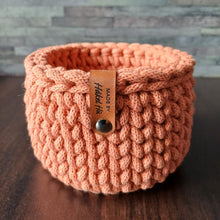 Lade das Bild in den Galerie-Viewer, Häkelkörbchen Terracotta, ca. 13 cm