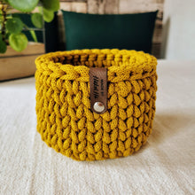 Lade das Bild in den Galerie-Viewer, Häkelkörbchen Spicy Yellow, ca. 13 cm