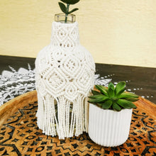 Lade das Bild in den Galerie-Viewer, Flasche mit Makramee offwhite, 22cm 🖐
