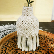 Lade das Bild in den Galerie-Viewer, Flasche mit Makramee offwhite, 22cm 🖐