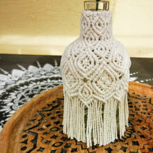 Lade das Bild in den Galerie-Viewer, Flasche mit Makramee offwhite, 22cm 🖐