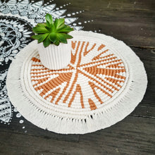 Lade das Bild in den Galerie-Viewer, Makramee Untersetzer, offwhite/hellbraun ca. 32 cm 🖐