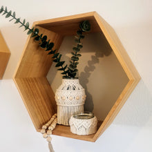 Lade das Bild in den Galerie-Viewer, Makramee Vase mit Holzperlen, 19,5 cm