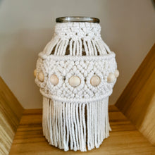 Lade das Bild in den Galerie-Viewer, Makramee Vase mit Holzperlen, 19,5 cm