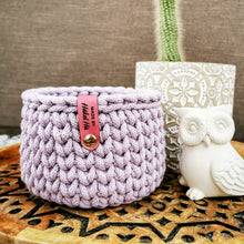 Lade das Bild in den Galerie-Viewer, Häkelkörbchen Flieder, ca. 13 cm