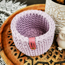 Lade das Bild in den Galerie-Viewer, Häkelkörbchen Flieder, ca. 13 cm