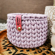Lade das Bild in den Galerie-Viewer, Häkelkörbchen Flieder, ca. 13 cm
