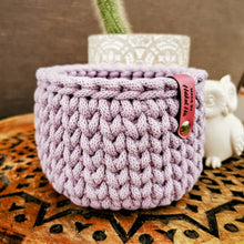 Lade das Bild in den Galerie-Viewer, Häkelkörbchen Flieder, ca. 13 cm