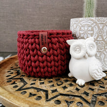 Lade das Bild in den Galerie-Viewer, Häkelkörbchen Weinrot, ca. 13 cm