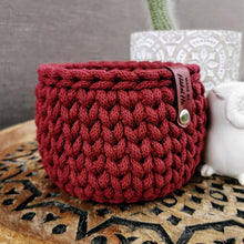 Lade das Bild in den Galerie-Viewer, Häkelkörbchen Weinrot, ca. 13 cm