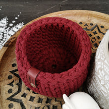 Lade das Bild in den Galerie-Viewer, Häkelkörbchen Weinrot, ca. 13 cm