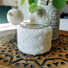 Lade das Bild in den Galerie-Viewer, Makramee Windlicht weiß, 9cm