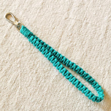 Lade das Bild in den Galerie-Viewer, Makramee Schlüsselanhänger mit Schlaufe, ca. 24 cm