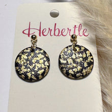 Lade das Bild in den Galerie-Viewer, Polymer Clay Ohrringe, Kreis schwarz & gold, ca. 2,5 cm 🖐️