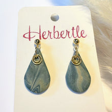 Lade das Bild in den Galerie-Viewer, Fimo Ohrringe in grau,beige und gold.