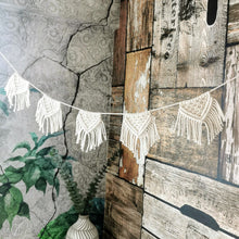 Lade das Bild in den Galerie-Viewer, WORKSHOP Makramee Wimpelkette