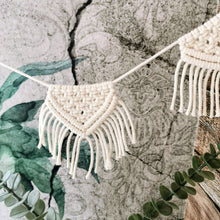 Lade das Bild in den Galerie-Viewer, WORKSHOP Makramee Wimpelkette