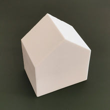 Lade das Bild in den Galerie-Viewer, Häuschen weiß, 6,5 cm 🖐️