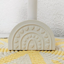 Lade das Bild in den Galerie-Viewer, Kerzenhalter Regenbogen mit Herzchen ca. 6,5 cm hoch 🖐