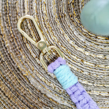 Lade das Bild in den Galerie-Viewer, Makramee Schlüsselanhänger mit Schlaufe, ca. 19 cm