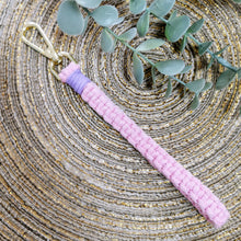 Lade das Bild in den Galerie-Viewer, Makramee Schlüsselanhänger mit Schlaufe, ca. 20 cm