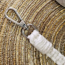 Lade das Bild in den Galerie-Viewer, Makramee Schlüsselanhänger mit Schlaufe, ca. 24 cm