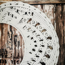 Lade das Bild in den Galerie-Viewer, Makramee Mond, ca. 100 cm