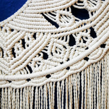 Lade das Bild in den Galerie-Viewer, Makramee Mond, ca. 100 cm