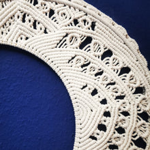 Lade das Bild in den Galerie-Viewer, Makramee Mond, ca. 100 cm