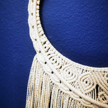 Lade das Bild in den Galerie-Viewer, Makramee Mond, ca. 100 cm