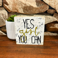 Lade das Bild in den Galerie-Viewer, Deko-Block „YES girl YOU CAN“ aus Kiefernholz, 10 cm