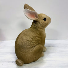 Lade das Bild in den Galerie-Viewer, Hase sitzend, braun, 24 cm