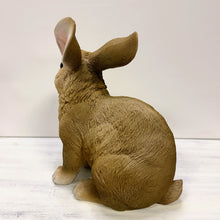 Lade das Bild in den Galerie-Viewer, Hase sitzend, braun, 24 cm