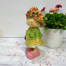 Lade das Bild in den Galerie-Viewer, Mädchen mit Erdbeerkranz, 17 cm