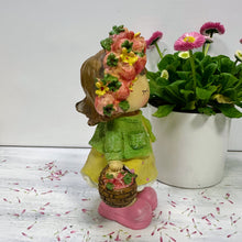 Lade das Bild in den Galerie-Viewer, Mädchen mit Erdbeerkranz, 17 cm