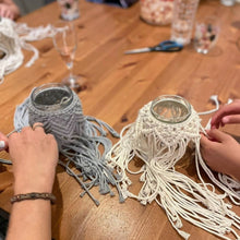 Lade das Bild in den Galerie-Viewer, Kindergeburtstag "Makramee knüpfen ab 10 Jahren"