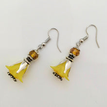 Lade das Bild in den Galerie-Viewer, Blütenohrringe "gelb", 5 cm 🖐