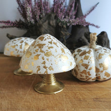 Lade das Bild in den Galerie-Viewer, Beton Pilz "gold", 9 cm 🖐