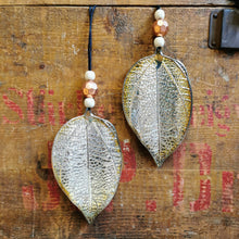 Lade das Bild in den Galerie-Viewer, Anhänger Blatt "silber", 14 cm