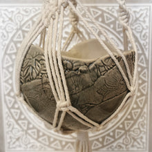 Lade das Bild in den Galerie-Viewer, Blumentopf für Hängeampel "grau", ca. 12cm 🖐