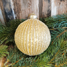 Lade das Bild in den Galerie-Viewer, Christbaumkugel "Gold mit Rillen ", ∅ 8 cm