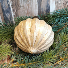 Lade das Bild in den Galerie-Viewer, Christbaumkugel "Vintage Goldpatina", 10 cm