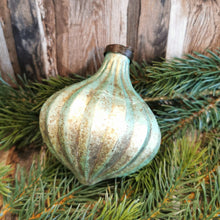 Lade das Bild in den Galerie-Viewer, Christbaumkugel "Vintage Kupferpatina", 10 cm