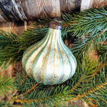 Lade das Bild in den Galerie-Viewer, Christbaumkugel "Vintage Kupferpatina", 10 cm