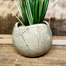 Lade das Bild in den Galerie-Viewer, Übertopf "grau", ca. 9 cm 🖐