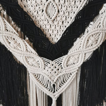 Lade das Bild in den Galerie-Viewer, Großes Makramee, schwarz/weiß, 83 cm 🖐