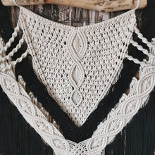 Lade das Bild in den Galerie-Viewer, Großes Makramee, schwarz/weiß, 83 cm 🖐