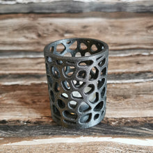 Lade das Bild in den Galerie-Viewer, Teelichthalter "Voronoi", anthrazit/glitzer, 7 cm 🖐